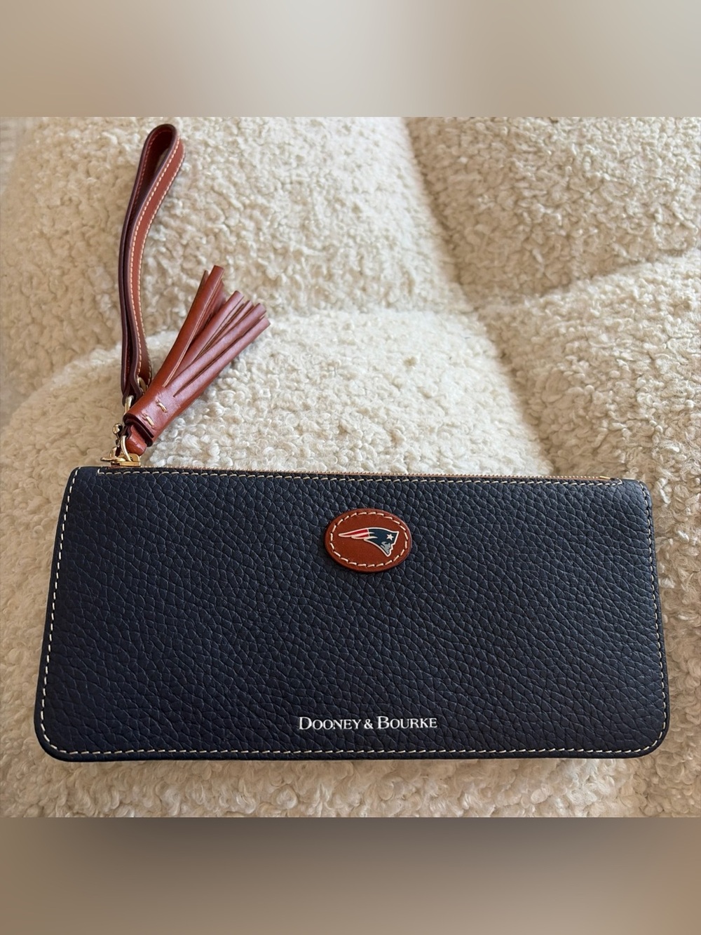 Dooney & Bourke NEW ENGLAND PATRIOTS NFL Navy Blue Clutch Bag Wristlet